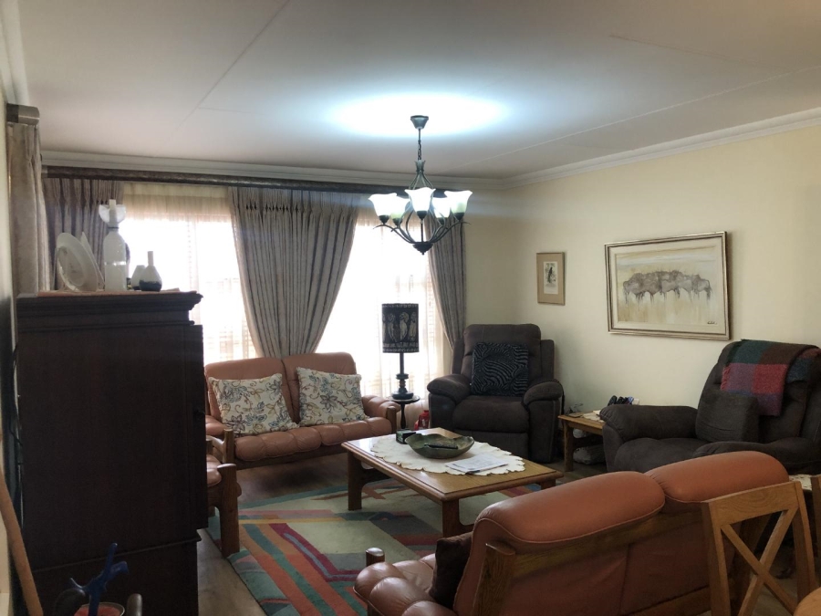 To Let 2 Bedroom Property for Rent in Reebok Western Cape
